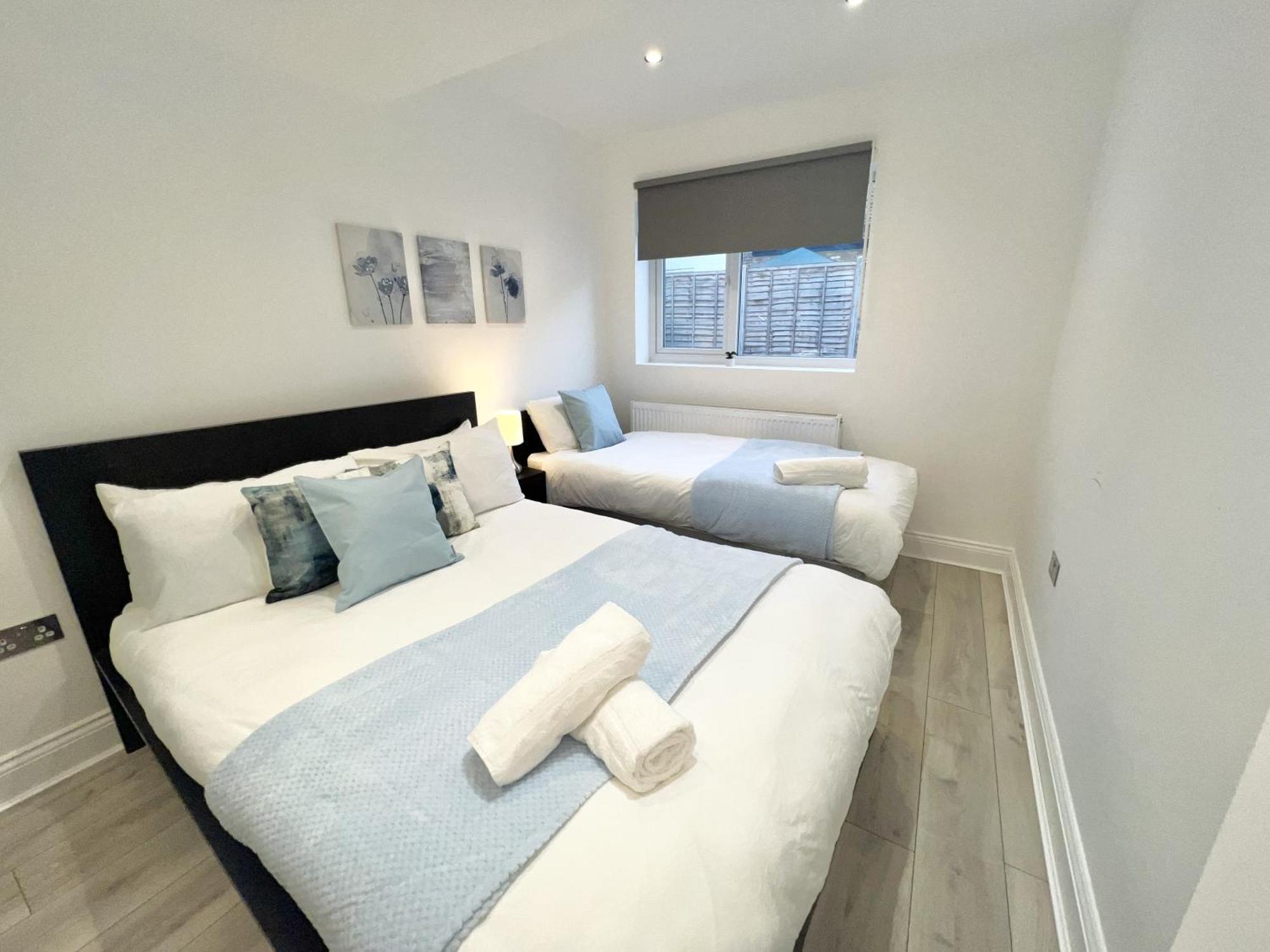 Charming 3-Bed Flat In Shepherds Bush - Sleeps 9 London Exterior photo